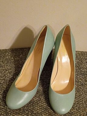 kate spade Seafoam Round-Toe Pumps Size